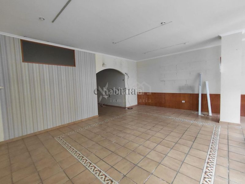 Foto 8accfb03-a436-4ba0-bcc5-4e4bbc80ffd0. Lloguer local comercial a Boiro