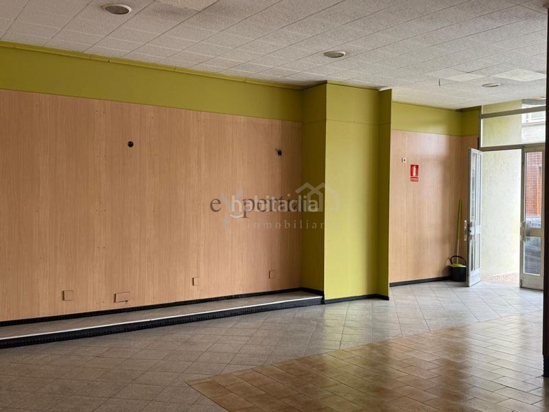 Foto 0fd24afc-bb41-49a1-be18-d7c0a14b9159. Local comercial a Boiro