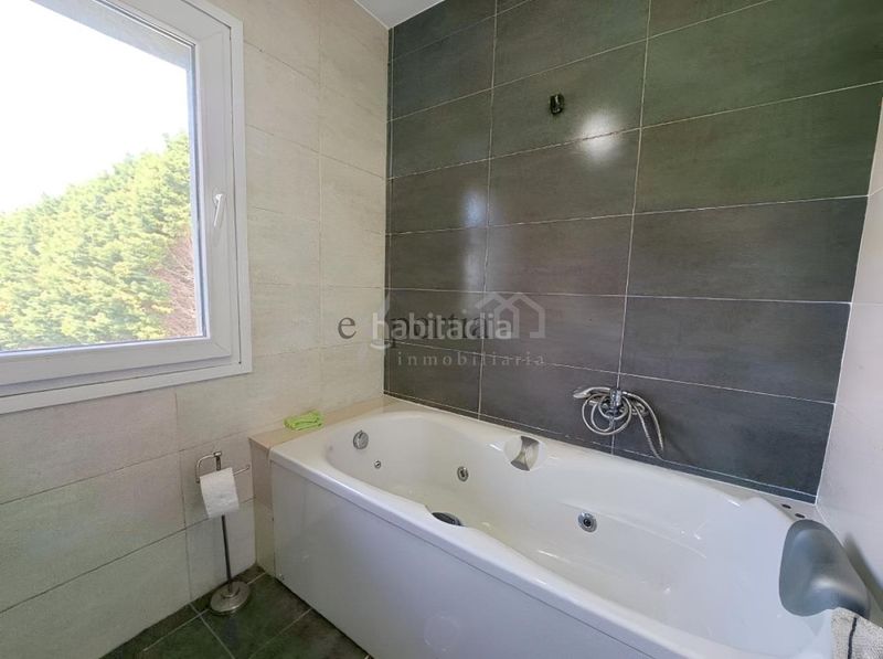 Foto d74a784e-d40d-437f-adbd-8d4d3fb6cd32. Casa amb calefacció aparcament a Boiro