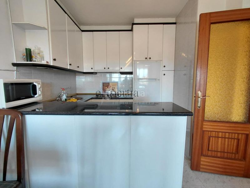 Foto 1b9b8fc6-d655-4bde-8917-166357e1b0c0. Etagenwohnung mit parking in Pobra do Caramiñal (A)