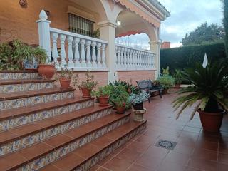 Casa adossada a Calle nardos 1. Gran chalet adosado en unas de las mejores zona de almendralejo