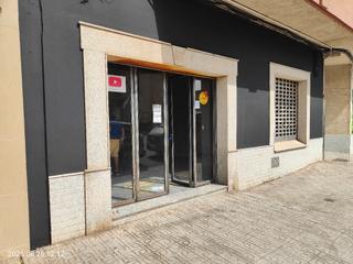 Location Local commercial à Calle santa marta 58a. Gran local frente a la iglesia de san josé y la escuela de idiom
