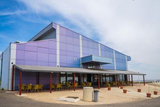 Building in Autovía ruta de la plata 8. Gran hotel romero merida en autovia a66 a 3 kilometros de merida