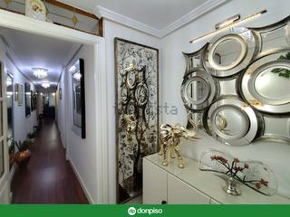Appartement à Calle molineta 8. “piso familiar de 3 habitaciones con garaje y trastero – listo p
