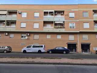 Etagenwohnung  Calle eduardo naranjo 20. Gran pisocon plaza de garaje y trastero