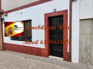 Casa a Calle escribano 14. Casa para reformar con muchas posibilidades y gran precio