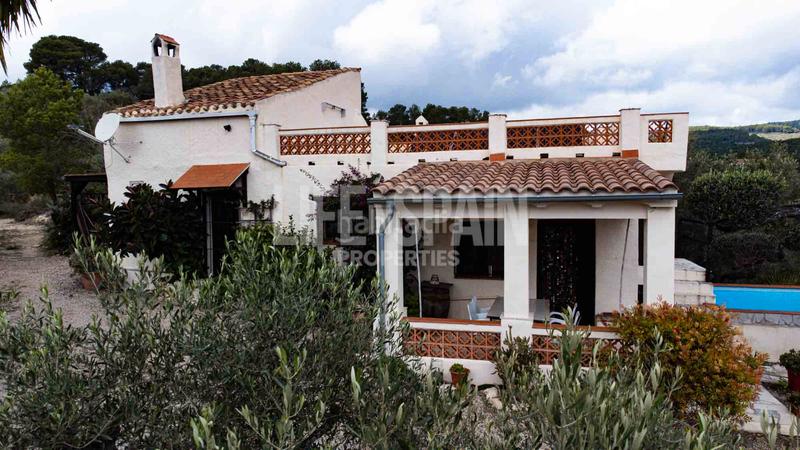 Foto 47c0bc71-d2d5-42a8-a5df-7ce82adb9acd. Masia amb aparcament piscina a Perelló (El)