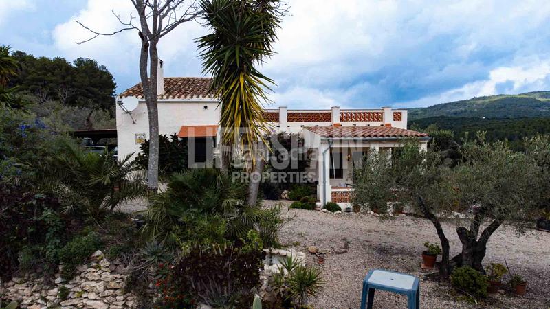 Foto b379ab88-3933-4f60-bd09-2113e24a9f48. Masia amb aparcament piscina a Perelló (El)