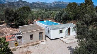 Masia a Aldover. Finca rustica con agua, luz y piscina
