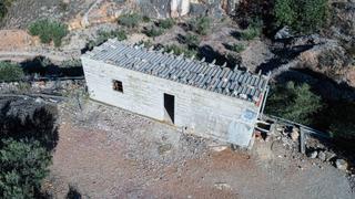 Masía en Urbanitzacions. Casa rustica para reformar con vista espectaculares