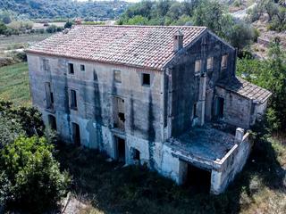 Xalet a Roquetes. Casa urbanizada para reformar