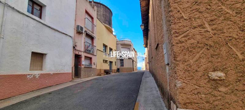 Foto 4f6a60a1-a97d-40f2-8aaa-fe44c033913f. Casa a carrer del montsià 27 a Masdenverge