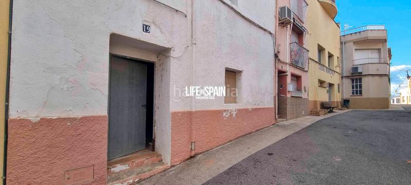 Foto f29d607e-37e2-4946-a00a-277b5872b490. Casa a carrer del montsià 27 a Masdenverge
