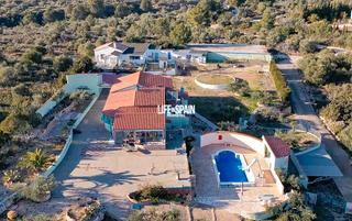 Chalet en Urbanitzacions. Villa con agua, luz y vistas al mar