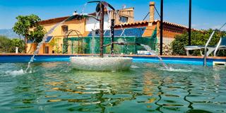 Masía en Roquetes. Finca con piscina, agua y luz
