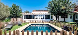 Masia a Masdenverge. Finca con agua, luz y piscina