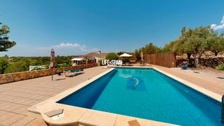 Chalet en Perelló (El). Villa con luz de red y piscina