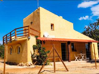 Bauernhof  Vial camino 35. Encantadora finca rústica rodeada de olivos y algarrobos, a poco