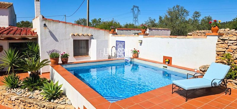 Foto 09b59350-d594-4b16-9018-8ce2b270a6e9. Masia amb piscina a Camarles