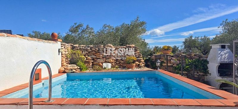Foto b67ce6d0-0efe-4c1d-aafd-39d073e23367. Masia amb piscina a Camarles