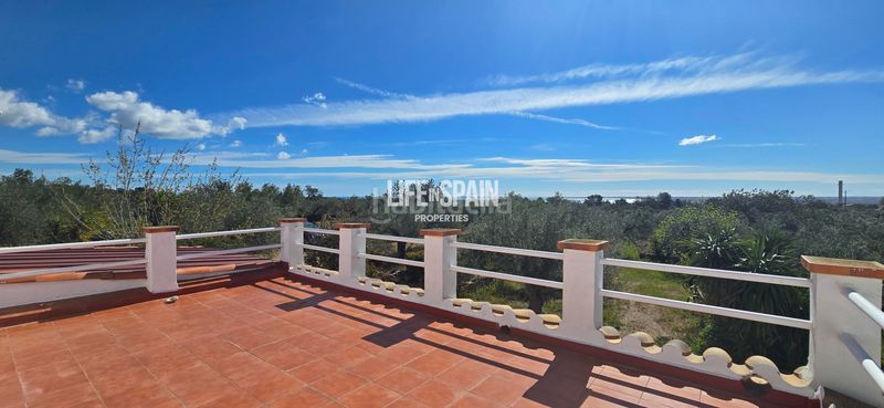 Foto cd39e380-3281-4746-8ba9-8834b06124a4. Masia amb piscina a Camarles