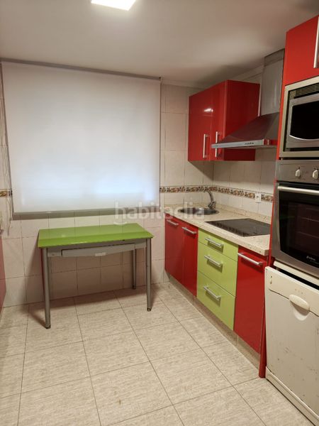 Foto 796ad6b9-9ff4-4fe6-826b-88dc8efce0f0. Rent flat in plaza santa teresa de jesús 33 in La Orden Huelva