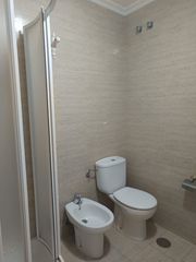Location Appartement  Calle ginés martín 8. Piso vacio en todo el centro de huelva....