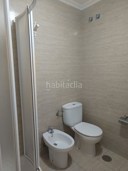 Foto b8c555ed-73ac-4556-bf77-9fe7e3404a44. Rent flat in calle ginés martín 8 in Centro Huelva