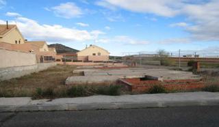 Terreny residencial a Noez. Obra parada - noez