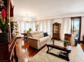 Etagenwohnung in Pinar - Anaka - Belaskoenea. Amplia vivienda exterior de 120 mcon 2 terrazas, trastero y vist