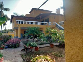 Casa a Los Realejos pueblo. Se vende casa con terreno en la carrera, los realejos