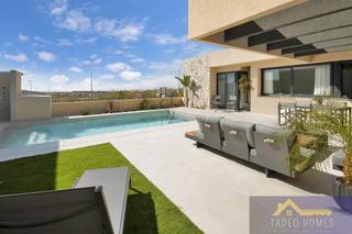 Chalet en Mundo. Baños y mendigovilla