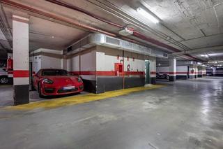 Autoparkplatz in Avenida DE LA ILUSTRACION