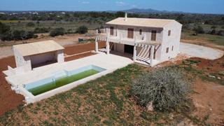 Masia a Santanyí Poble. Finca nueva con vistas panorámicas en venta en el campo de santa