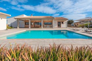 Masia a Sa Pobla. Finca contemporánea con vistas a la montaña en venta en sa pobla