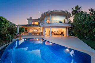 Chalet in Port d´Alcúdia-Platja dÁlcúdia. Única y espaciosa villa con vistas al mar en venta en alcudia, m
