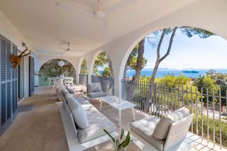 Chalet in Port d´Alcúdia-Platja dÁlcúdia. Chalet independiente con vistas al mar en venta cerca de puerto