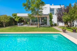 Chalet en Sa Pobla. Impresionante villa moderna con 4 dormitorios, piscina y jardín