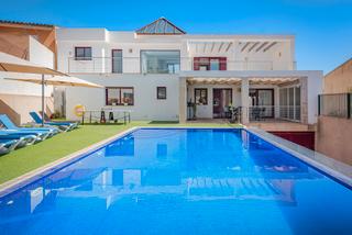 Chalet in Felanitx Poble. Villa moderna con licencia de vacaciones en venta en felanitx, m