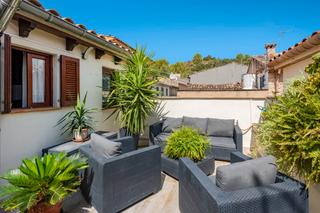 Mas à Pollença Poble. Casa de pueblo con fachada de piedra tradicional en venta en el