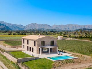 Masía en Pollença Poble. Lujosa finca con viñedo en venta en pollensa, mallorca