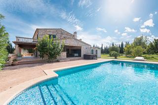 Masía en Pollença Poble. Casa de campo en venta con valiosa licencia de alquiler en polle