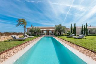 Chalet in Binissalem. Villa rural rodeada de viñedos en venta en binissalem, mallorca
