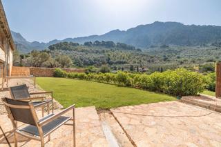 Mas à Fornalutx. Promoción única de casas de pueblo con vistas a la montaña en ve