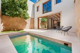 Masía en Pollença Poble. Encantadora casa de pueblo con piscina en venta en pollensa, mal