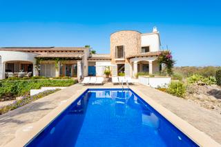 Country house in Santa Margalida Poble. Finca con vistas al mar y casa de invitados en venta cerca de so