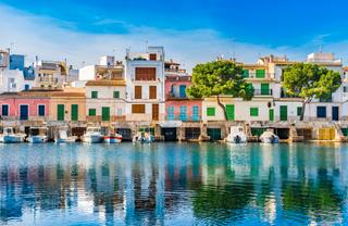 Bauernhof in Portocolom. Preciosa casa histórica frente al mar en venta en porto colom, m