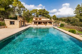Masia a Calvià Poble. Encantadora casa de campo con magnífica piscina y casa de invita