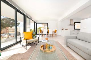 Chalet in S´Arenal. Edificio de 4 viviendas y oficinas en venta en arenal, palma de