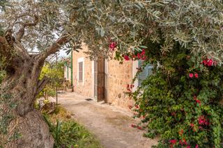Masia a Sóller. Finca para restaurar con vistas panorámicas a la montaña en vent